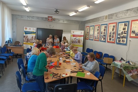 Warsztaty kreatywne dla seniorów - Biżuteria z zamków