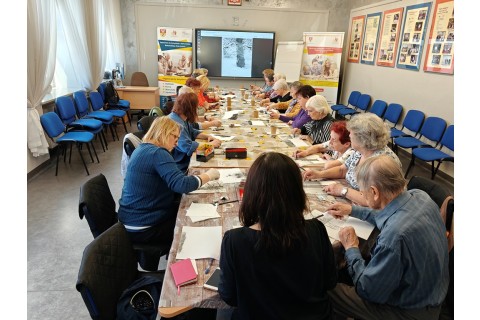 Warsztaty malarstwa dla seniorów - rysunek węglem