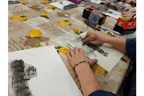 Warsztaty malarstwa dla seniorów - rysunek węglem