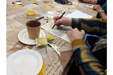 Warsztaty malarstwa dla seniorów - rysunek węglem