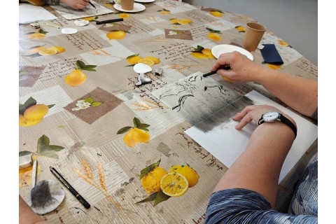 Warsztaty malarstwa dla seniorów - rysunek węglem