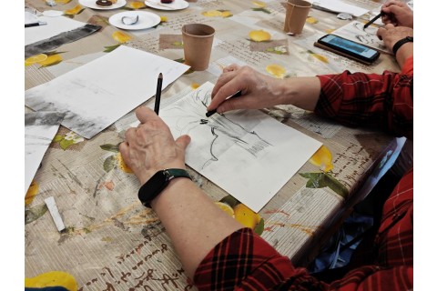 Warsztaty malarstwa dla seniorów - rysunek węglem