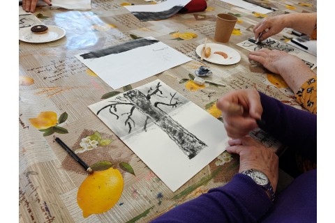 Warsztaty malarstwa dla seniorów - rysunek węglem