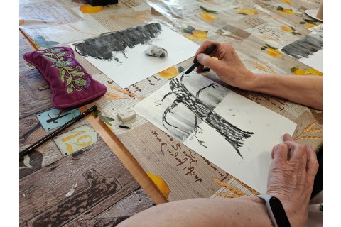 Warsztaty malarstwa dla seniorów - rysunek węglem