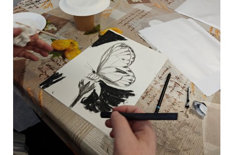 Warsztaty malarstwa dla seniorów - rysunek węglem