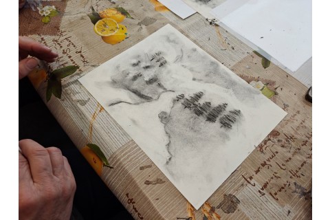 Warsztaty malarstwa dla seniorów - rysunek węglem