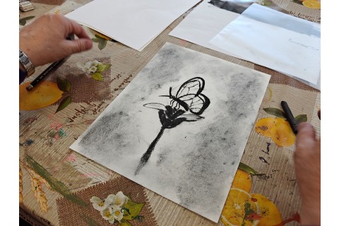 Warsztaty malarstwa dla seniorów - rysunek węglem