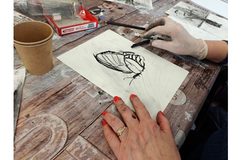 Warsztaty malarstwa dla seniorów - rysunek węglem