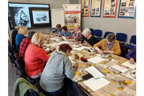 Warsztaty malarstwa dla seniorów - rysunek węglem