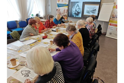 Warsztaty malarstwa dla seniorów - rysunek węglem