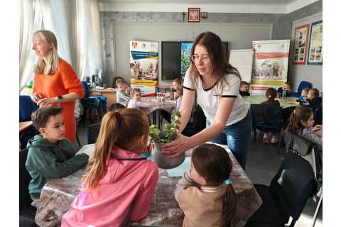 Warsztaty edukacyjno-przyrodnicze dla dzieci „Zielona baza małego ogrodnika”