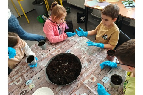 Warsztaty edukacyjno-przyrodnicze dla dzieci „Zielona baza małego ogrodnika”