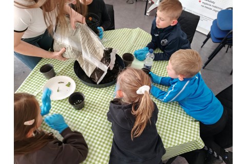 Warsztaty edukacyjno-przyrodnicze dla dzieci „Zielona baza małego ogrodnika”