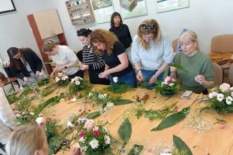 Warsztaty florystyczne dla dorosłych - Wiosenna kompozycja na stół