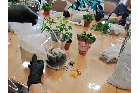 Warsztaty florystyczne dla seniorów - Las w szkle