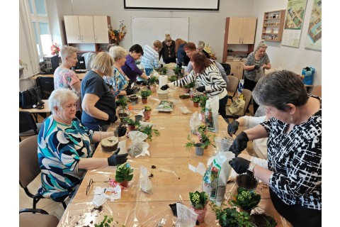 Warsztaty florystyczne dla seniorów - Las w szkle