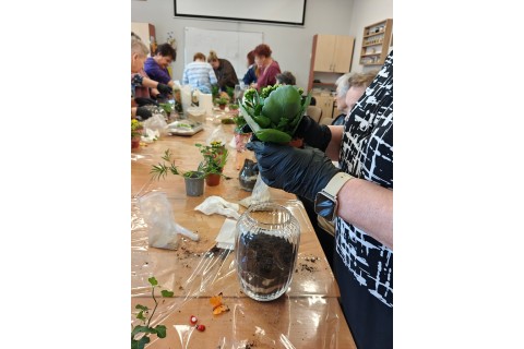 Warsztaty florystyczne dla seniorów - Las w szkle