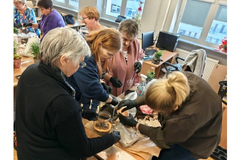 Warsztaty florystyczne dla seniorów - Las w szkle