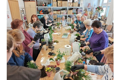 Warsztaty florystyczne dla seniorów - Las w szkle