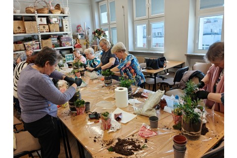 Warsztaty florystyczne dla seniorów - Las w szkle