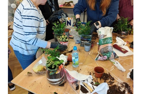 Warsztaty florystyczne dla seniorów - Las w szkle