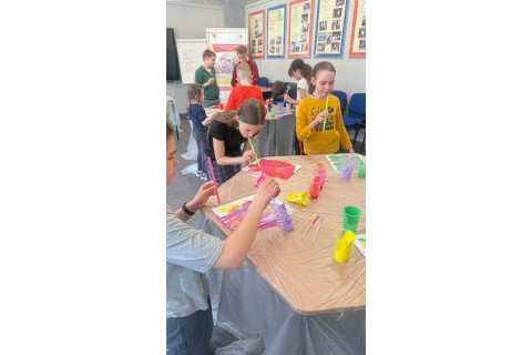 Warsztaty kreatywne dla dzieci od 10 lat - „Malowanie metodą Pouringu”