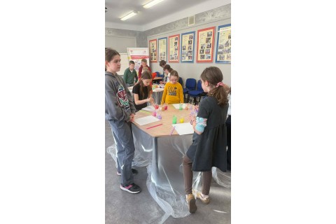 Warsztaty kreatywne dla dzieci od 10 lat - „Malowanie metodą Pouringu”