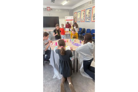 Warsztaty kreatywne dla dzieci od 10 lat - „Malowanie metodą Pouringu”