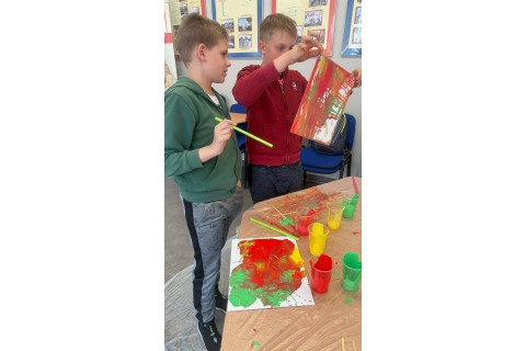 Warsztaty kreatywne dla dzieci od 10 lat - „Malowanie metodą Pouringu”