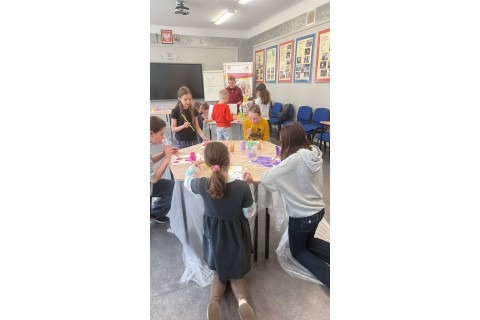 Warsztaty kreatywne dla dzieci od 10 lat - „Malowanie metodą Pouringu”