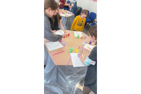 Warsztaty kreatywne dla dzieci od 10 lat - „Malowanie metodą Pouringu”