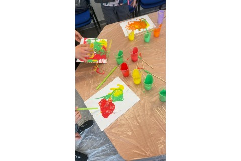 Warsztaty kreatywne dla dzieci od 10 lat - „Malowanie metodą Pouringu”