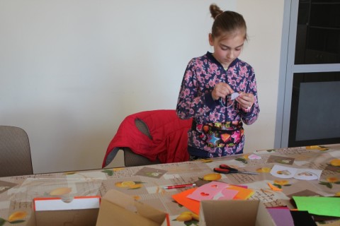 Warsztaty kreatywne dla dzieci 10+ „Niespodzianka dla mamy i taty”