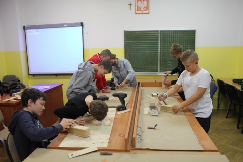Warsztaty dla dzieci „Zabawy z drewnem” 3