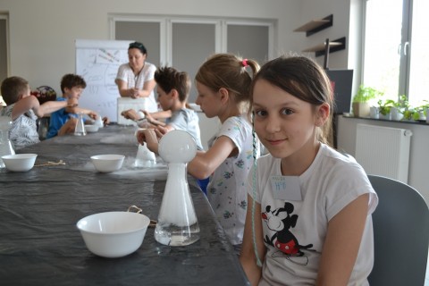 Warsztaty chemiczne „Akademia Młodego Naukowca” dla dzieci 9-12 lat 5
