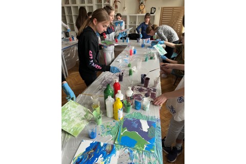 Warsztaty kreatywne dla dzieci od 12 lat - „Malowanie metodą Pouringu”