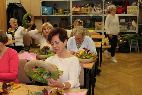 Warsztaty florystyczne dla seniorów - jesienna dekoracja