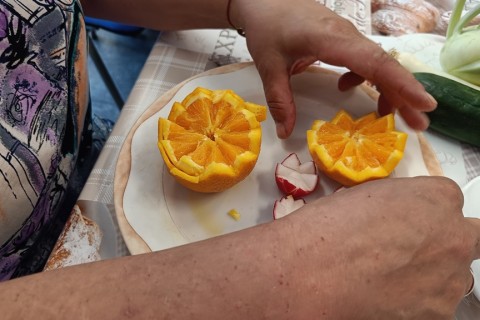 Warsztaty artystyczne dla seniorów - carving