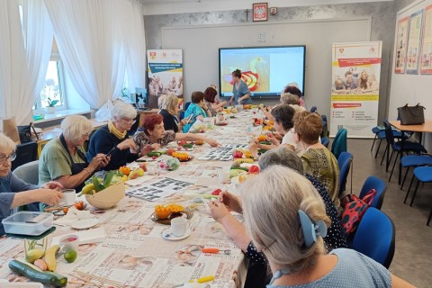 Warsztaty artystyczne dla seniorów - carving