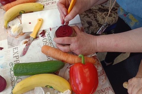 Warsztaty artystyczne dla seniorów - carving