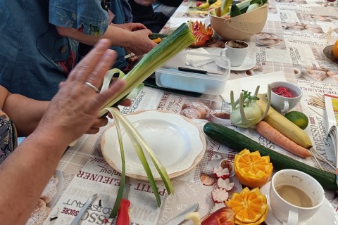 Warsztaty artystyczne dla seniorów - carving