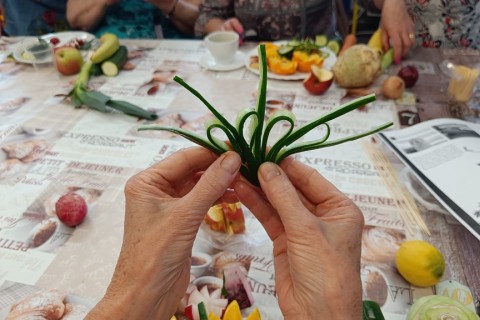 Warsztaty artystyczne dla seniorów - carving