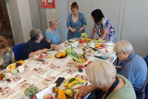 Warsztaty artystyczne dla seniorów - carving