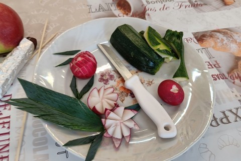 Warsztaty artystyczne dla seniorów - carving