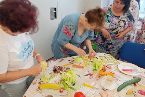 Warsztaty artystyczne dla seniorów - carving