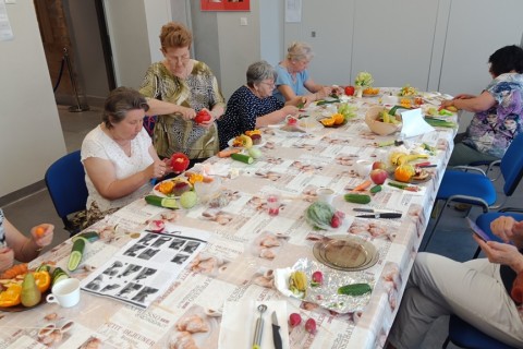 Warsztaty artystyczne dla seniorów - carving