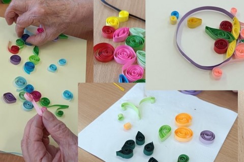 Warsztaty  seniorów - pocztówki metodą quillingu