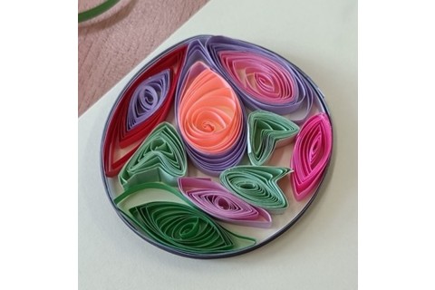 Warsztaty  seniorów - pocztówki metodą quillingu