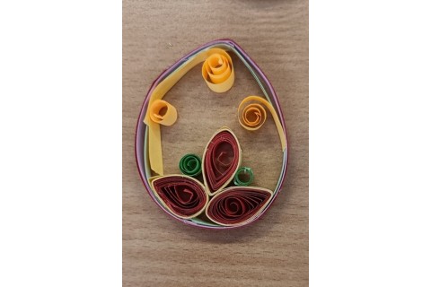 Warsztaty  seniorów - pocztówki metodą quillingu