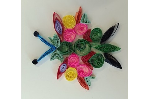 Warsztaty  seniorów - pocztówki metodą quillingu